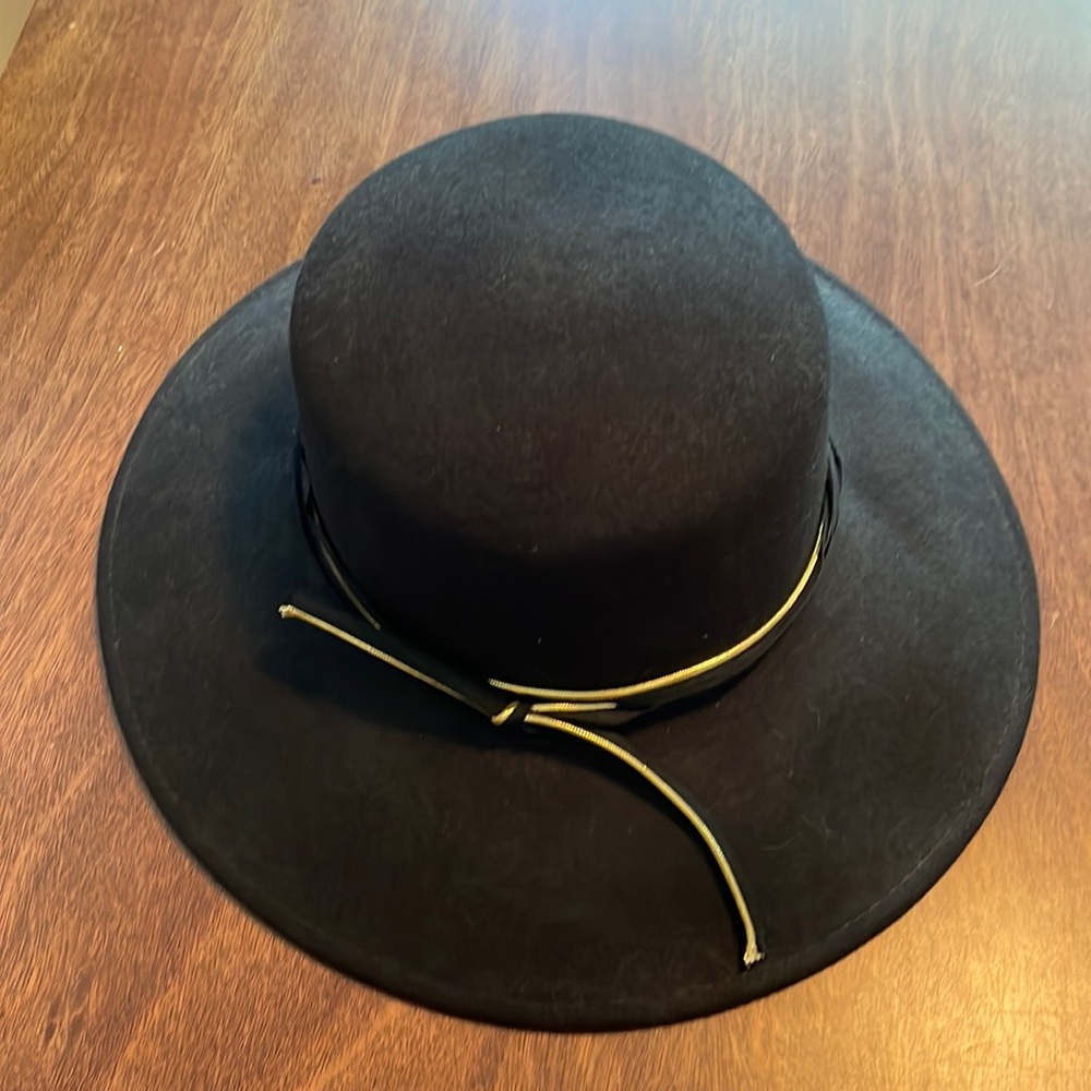 Stunning 100% wool hat